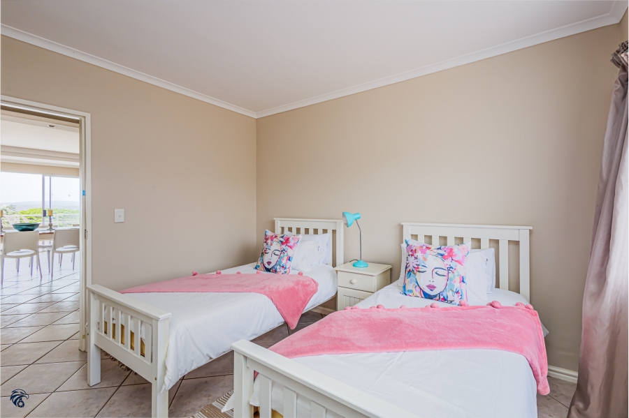 6 Bedroom Property for Sale in Middedorp Western Cape